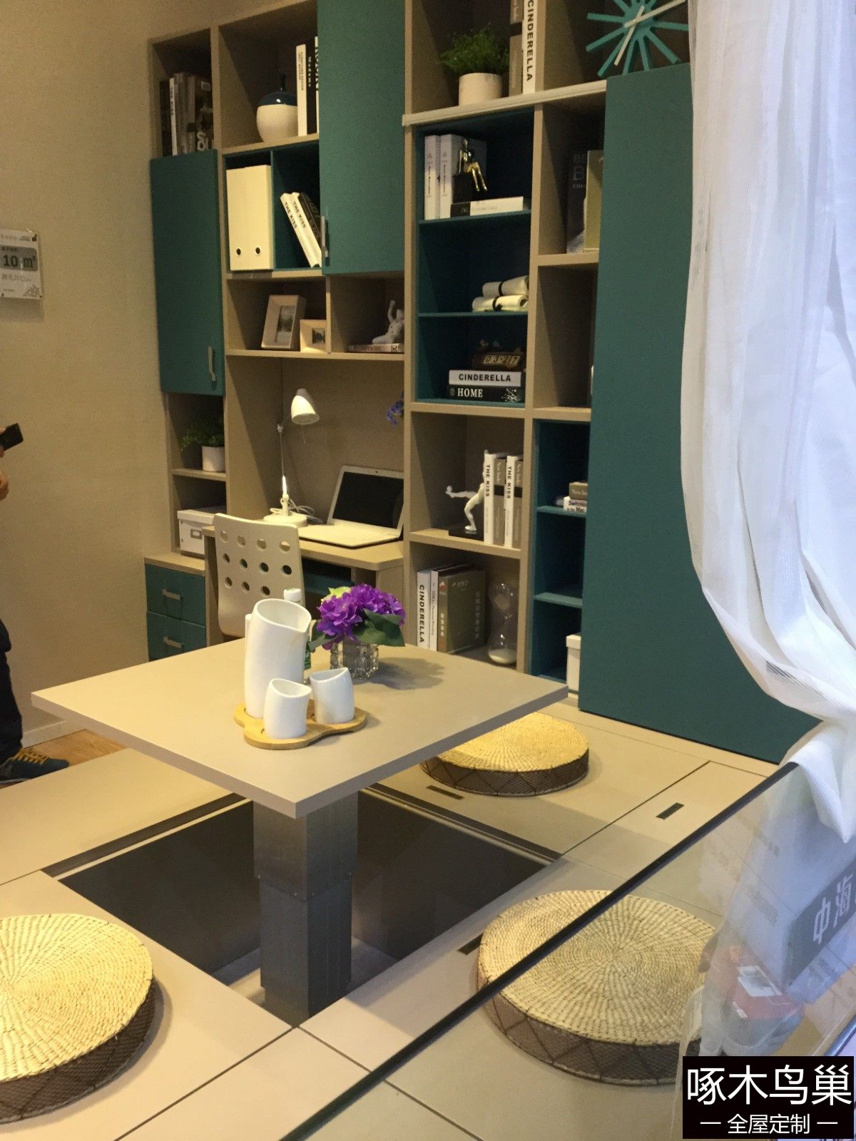 现代书桌和书柜3