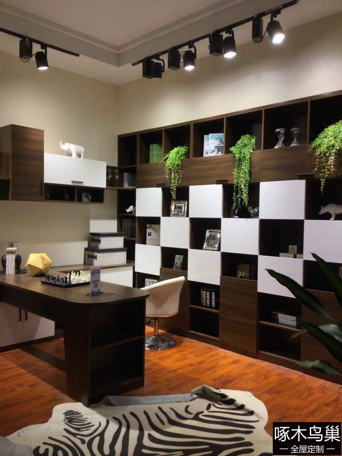 现代书桌和书柜5