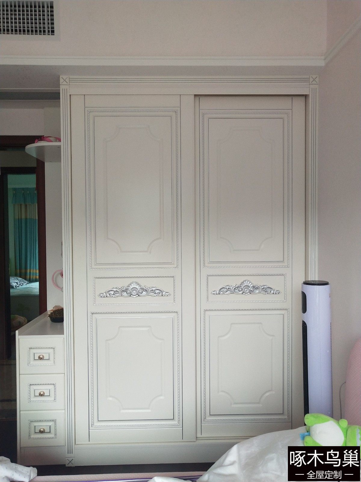 欧式衣柜描银麻花jkhc