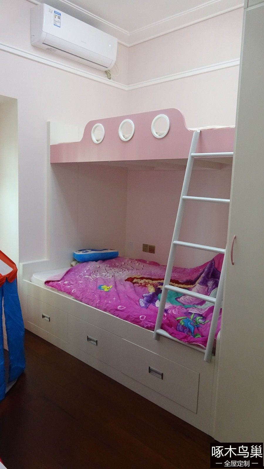 粉色上下床