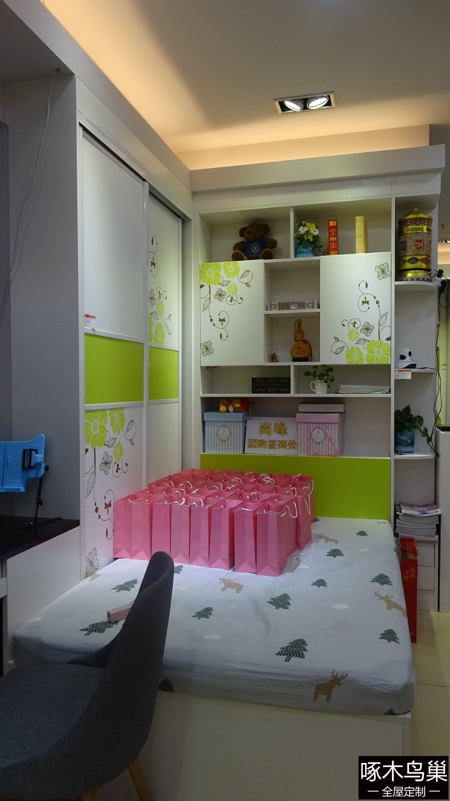 小孩房榻榻米书柜衣柜书桌套装里昂春天