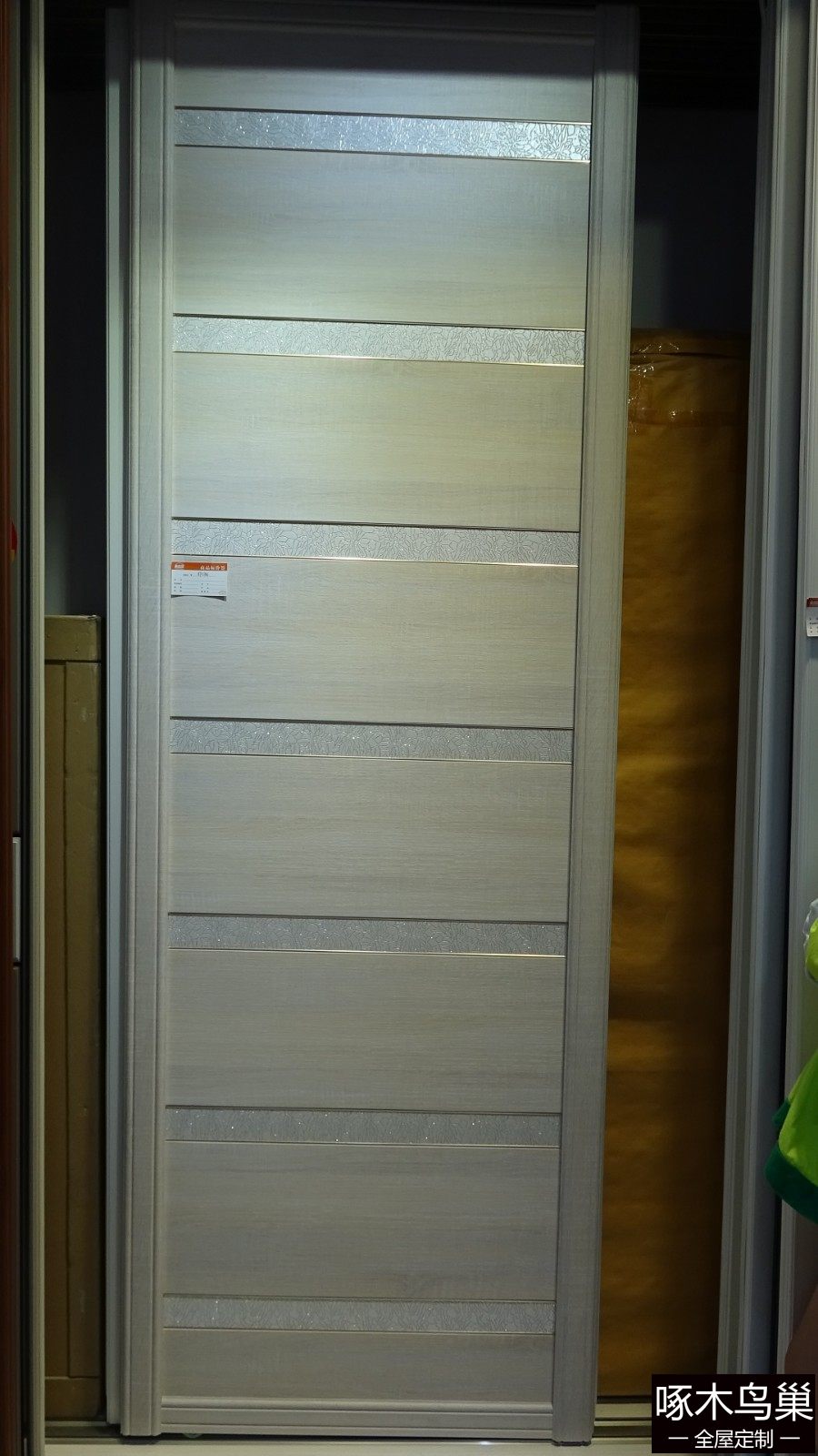 现代风格衣柜门大平板皮雕腰线大方框经典款