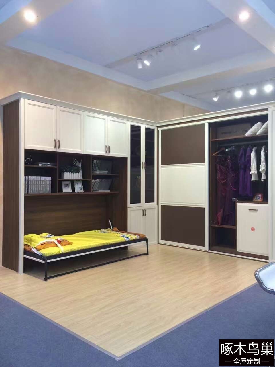 翻板床+折叠桌实景图