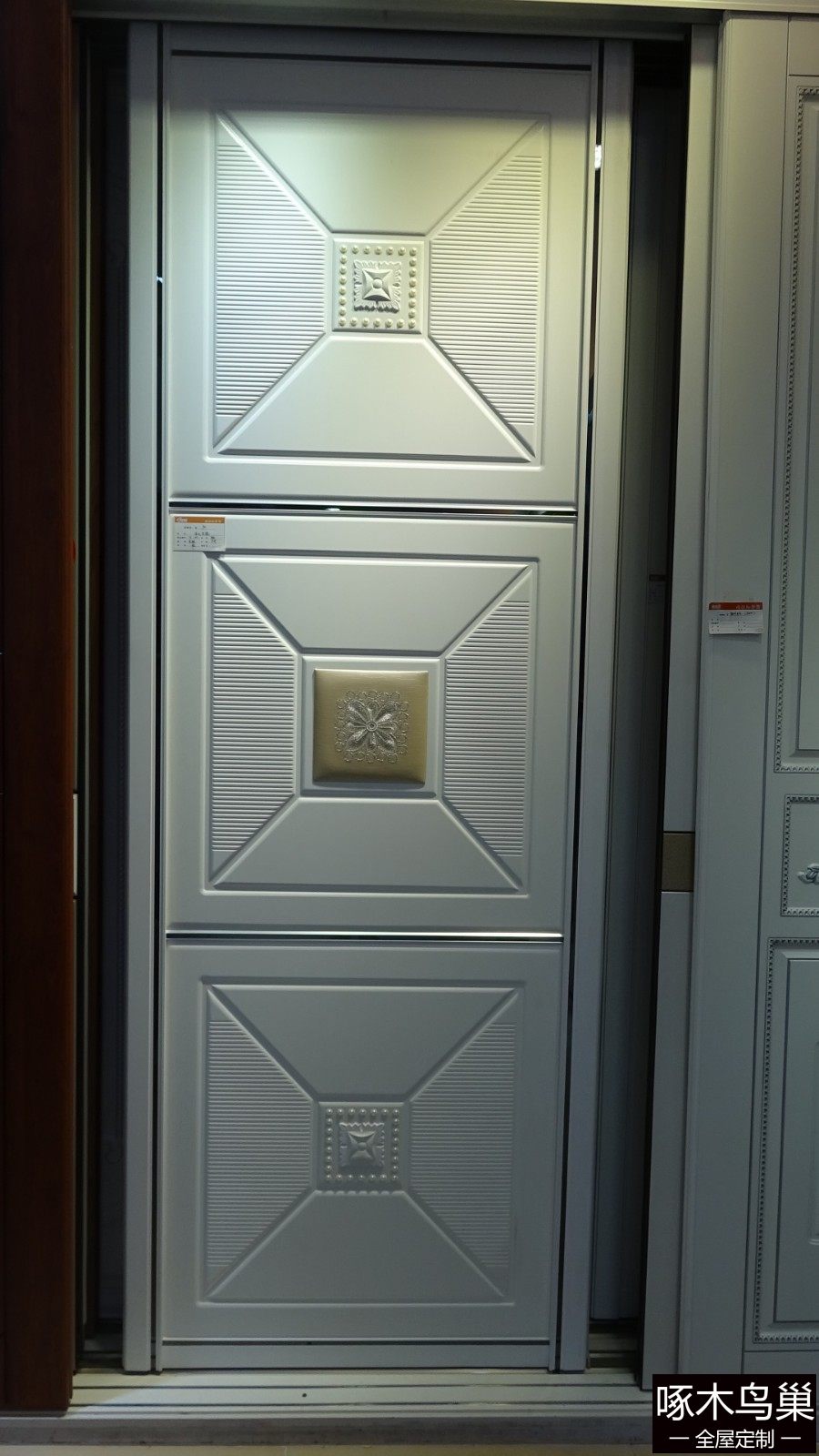 欧式风格衣柜门软包线条欧式线条高配滑轮高端大气